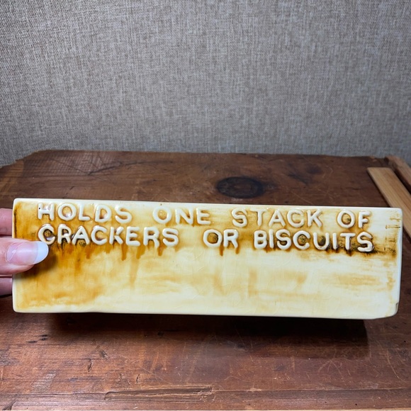 Vintage ceramic cracker biscuit box - Picture 2 of 8